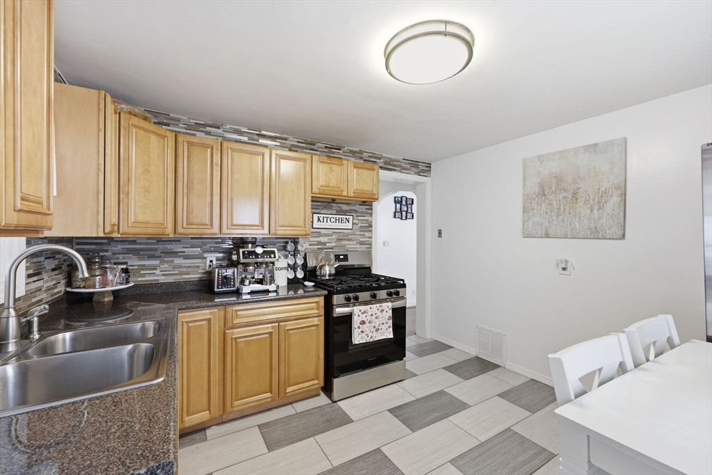 63 Fordham Street Springfield, MA 01104 - Photo 12 of 39