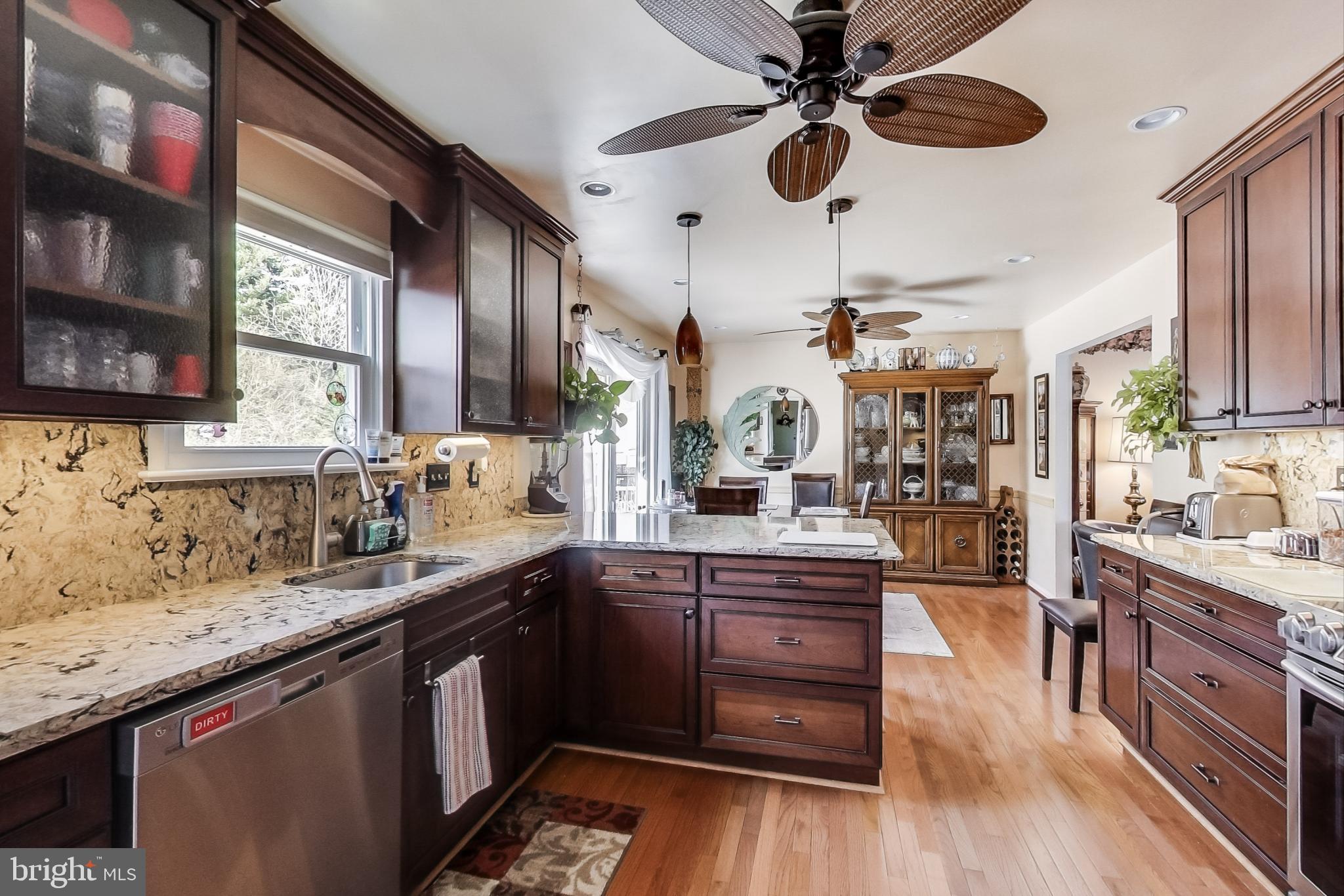 937 Pointer Ridge Drive Gaithersburg, MD 20878 - Photo 14 of 42