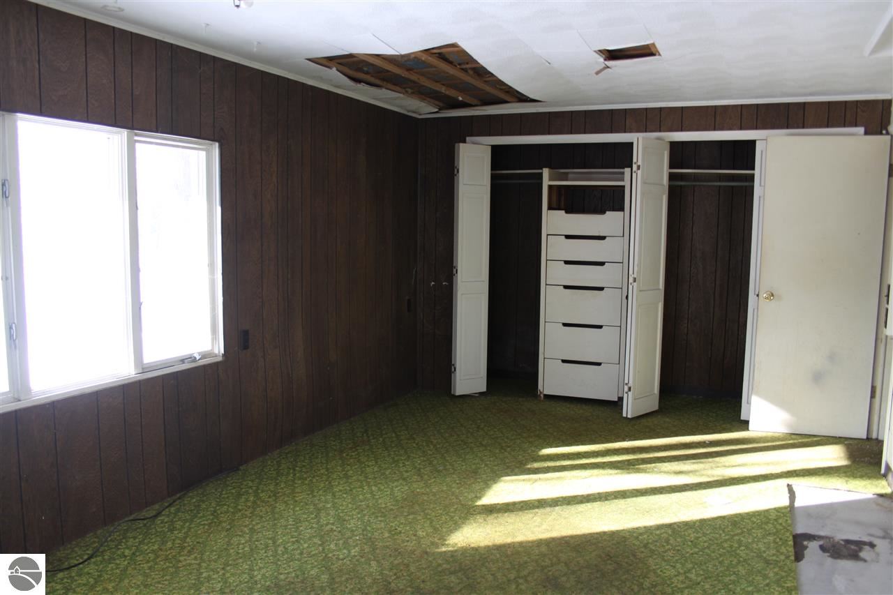 1137 Carlisle Road Traverse City, MI 49696 - Photo 14 of 24 1795412-13.JPG