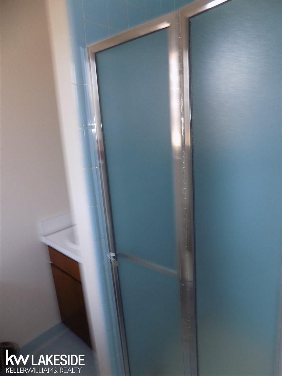 47180 Barbara Road Macomb, MI 48044 - Photo 20 of 39 STAND UP SHOWER