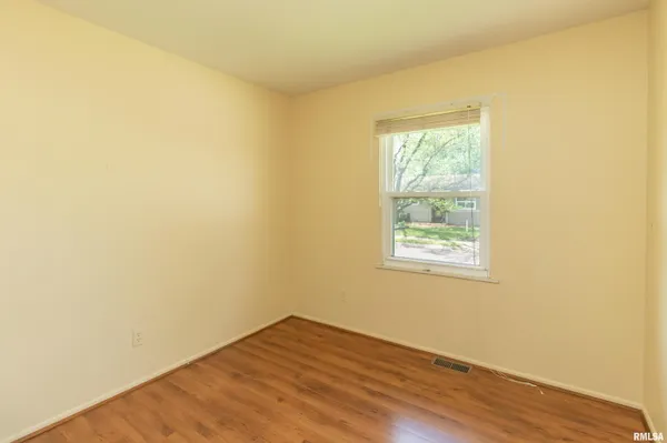 $169,900 | 1812 Columbus Drive, Pekin, IL 61554