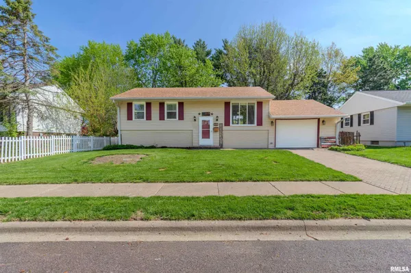 $169,900 | 1812 Columbus Drive, Pekin, IL 61554