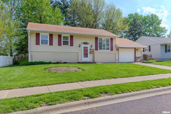 $169,900 | 1812 Columbus Drive, Pekin, IL 61554