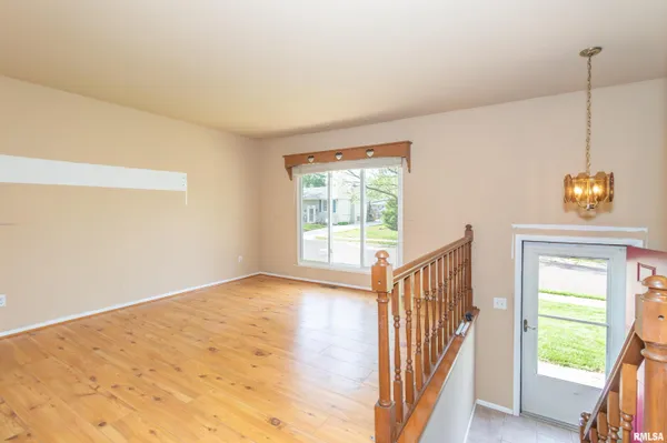 $169,900 | 1812 Columbus Drive, Pekin, IL 61554