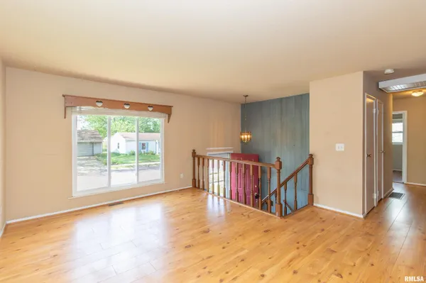 $169,900 | 1812 Columbus Drive, Pekin, IL 61554