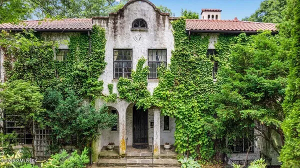$2,150,000 | 200 Old Church Road, Greenwich, CT 06830