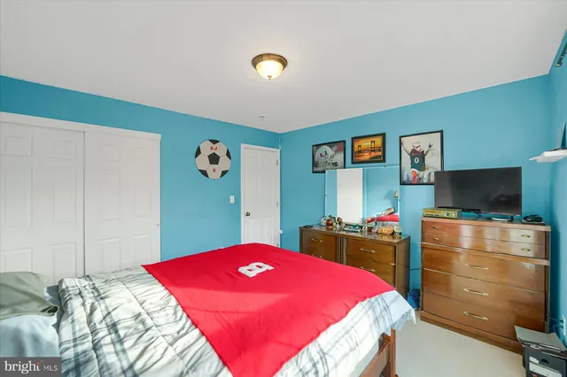 a bedroom with a bed and a table in it