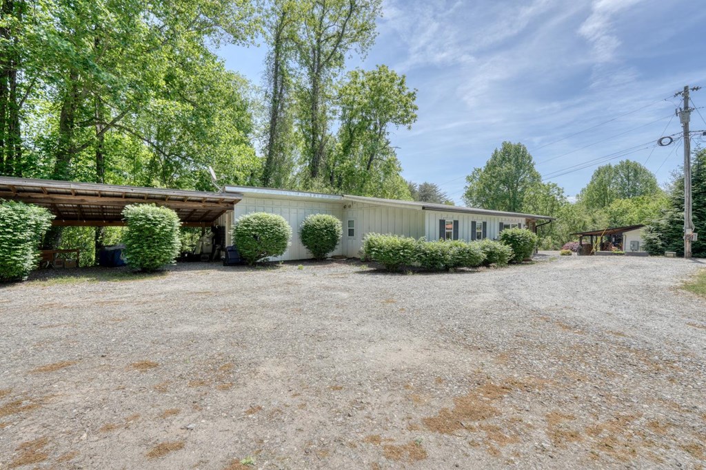 710 Town Mountain Road Hayesville, NC 28904 - Photo 51 of 68 a view of a backyard