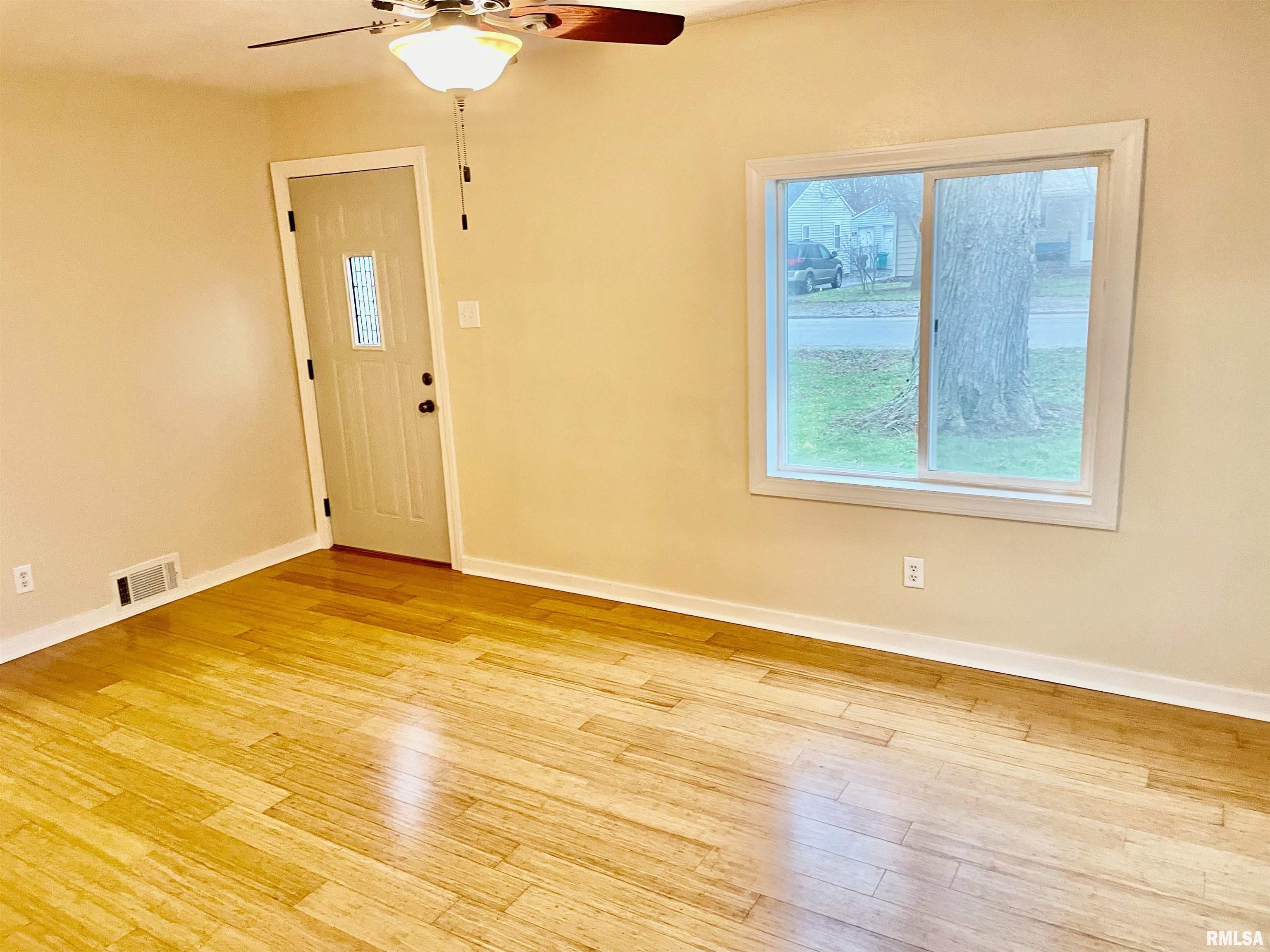 3301 Saxony Road Springfield, IL 62703 - Photo 3 of 10