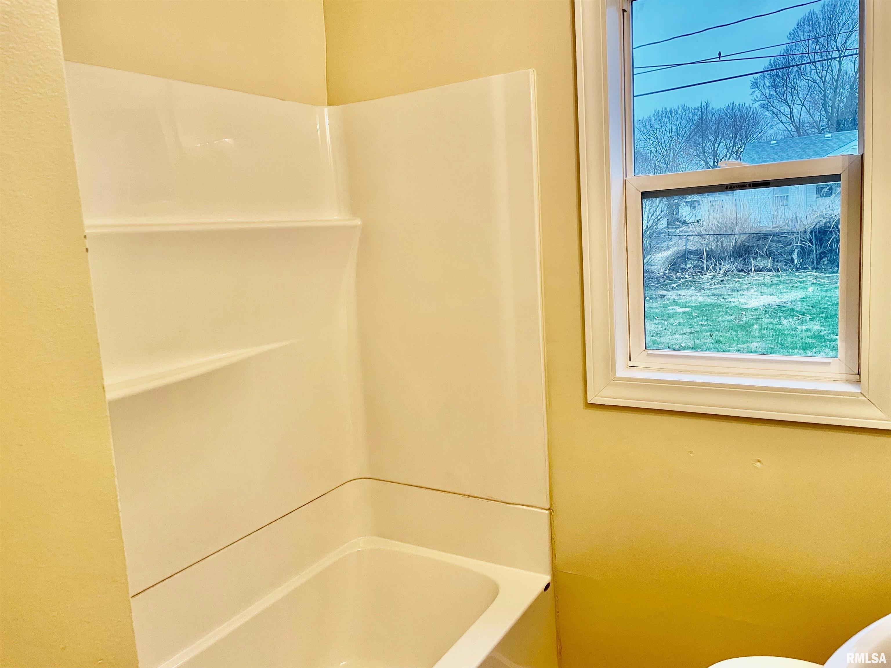 3301 Saxony Road Springfield, IL 62703 - Photo 5 of 10