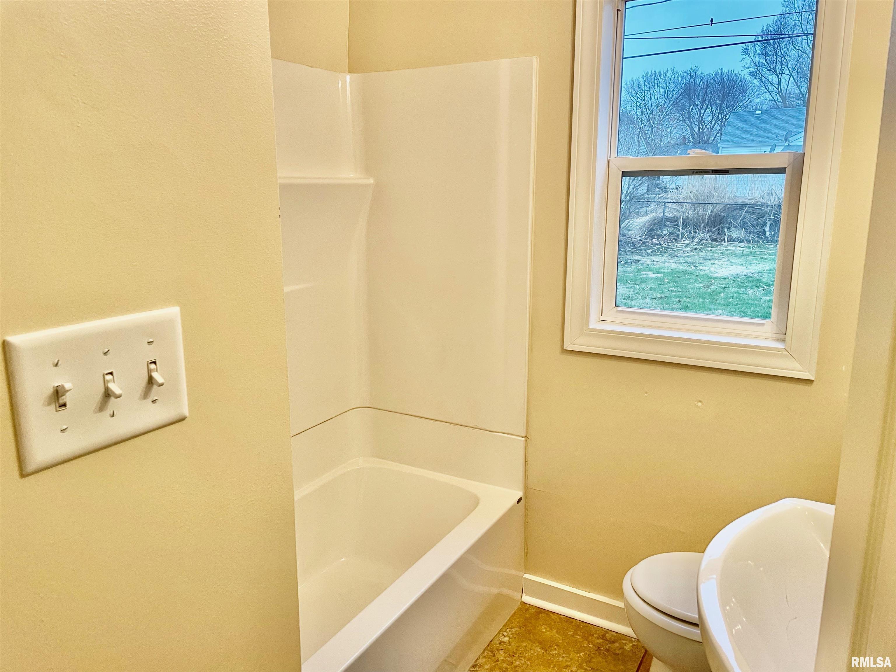 3301 Saxony Road Springfield, IL 62703 - Photo 6 of 10