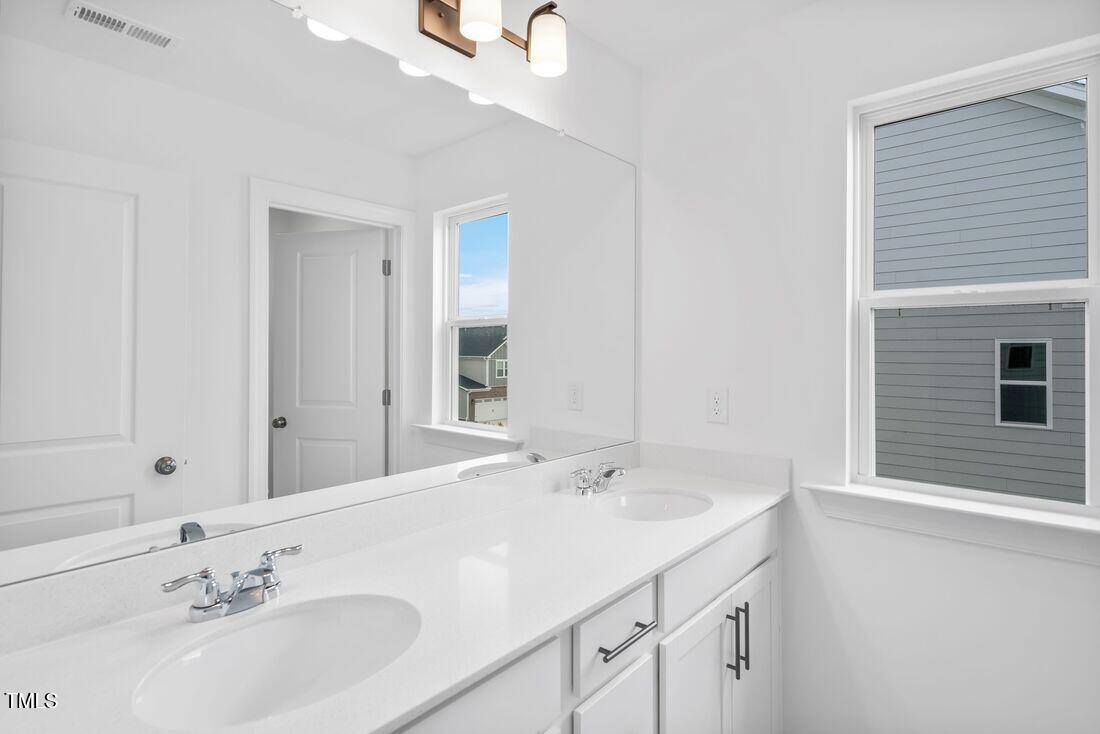 921 Kinglet House Road Knightdale, NC 27545 - Photo 11 of 33 silverstone-bedford-lot-371-bathroom-04