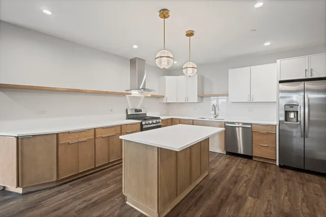 $4,300 | 1036 Lake Street, Unit 4S, Oak Park, IL 60301