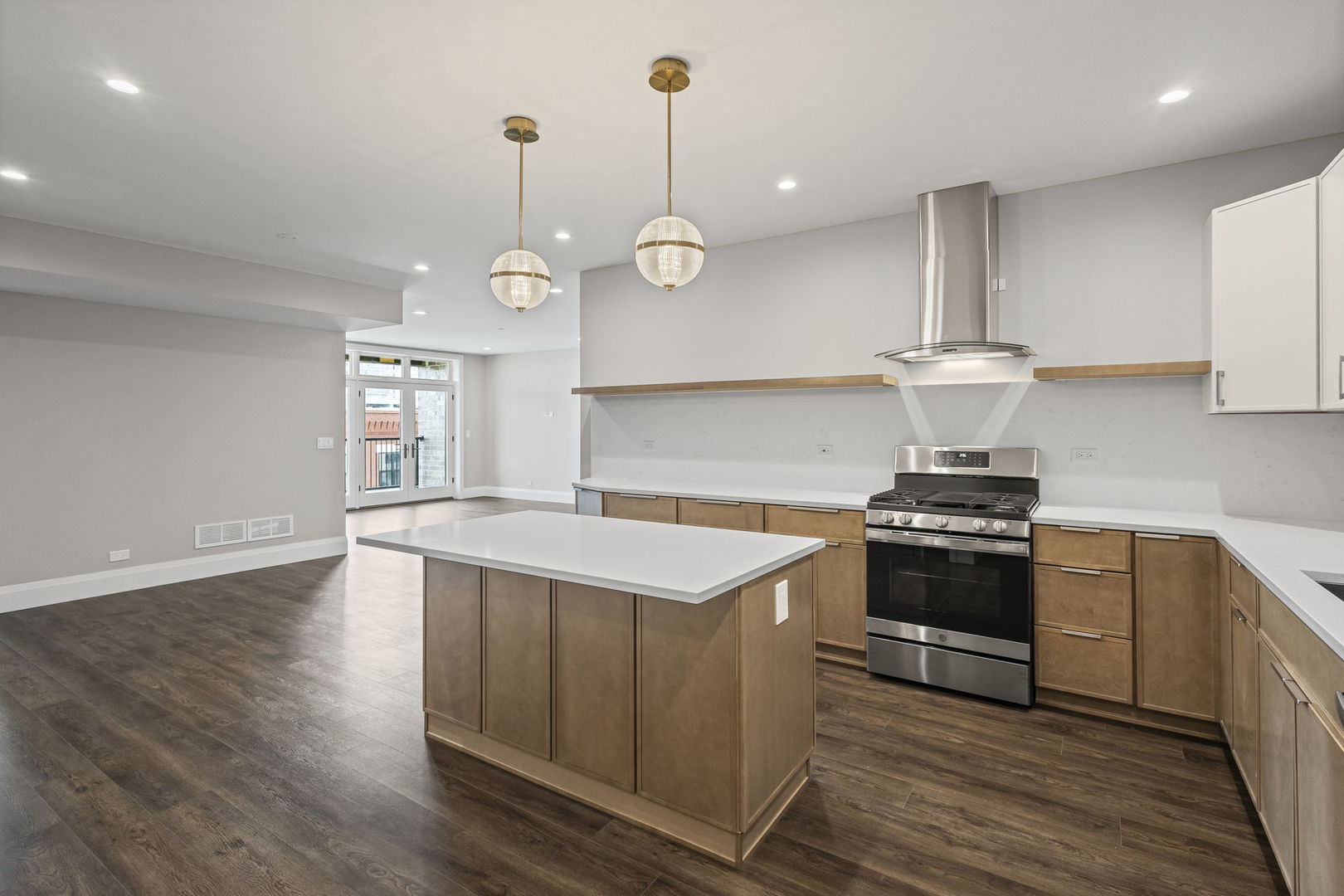 1036 Lake Street, Unit 4S Oak Park, IL 60301 - Photo 14 of 29 a kitchen with a stove and a wooden floors