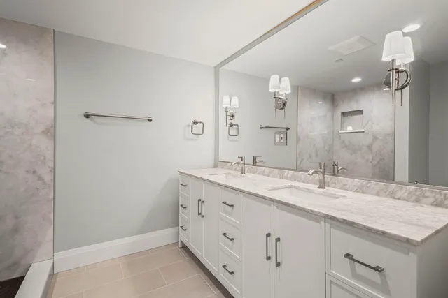 $4,300 | 1036 Lake Street, Unit 4S, Oak Park, IL 60301