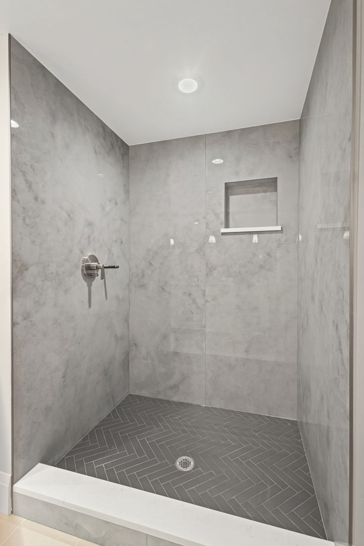 1036 Lake Street, Unit 4S Oak Park, IL 60301 - Photo 22 of 29 a bathroom with a shower