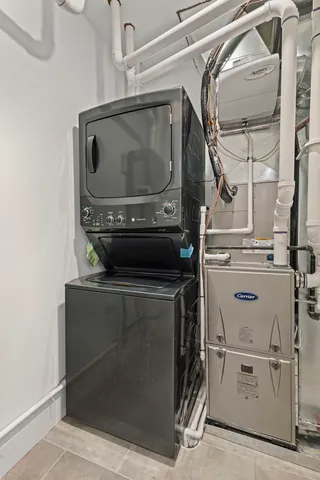 $4,300 | 1036 Lake Street, Unit 4S, Oak Park, IL 60301