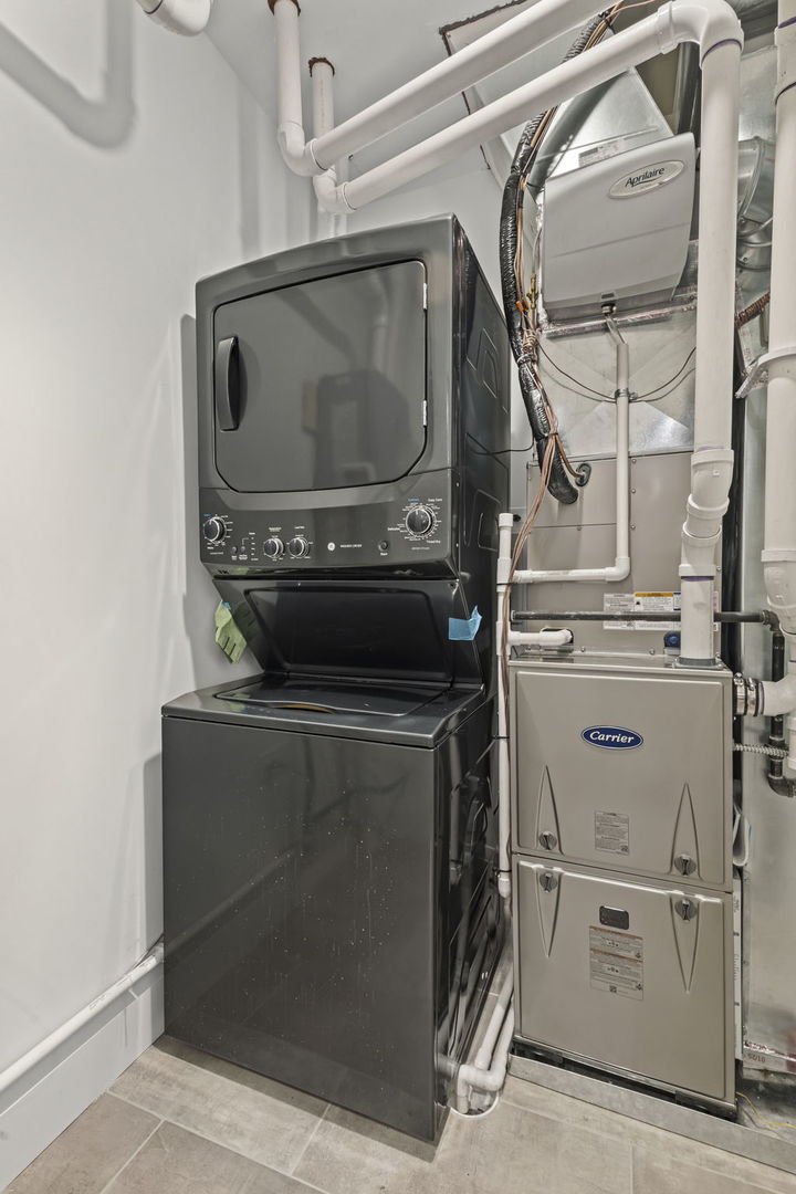 1036 Lake Street, Unit 4S Oak Park, IL 60301 - Photo 26 of 29 a utility room with dryer and washer