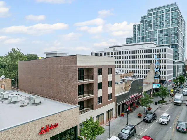 $4,300 | 1036 Lake Street, Unit 4S, Oak Park, IL 60301