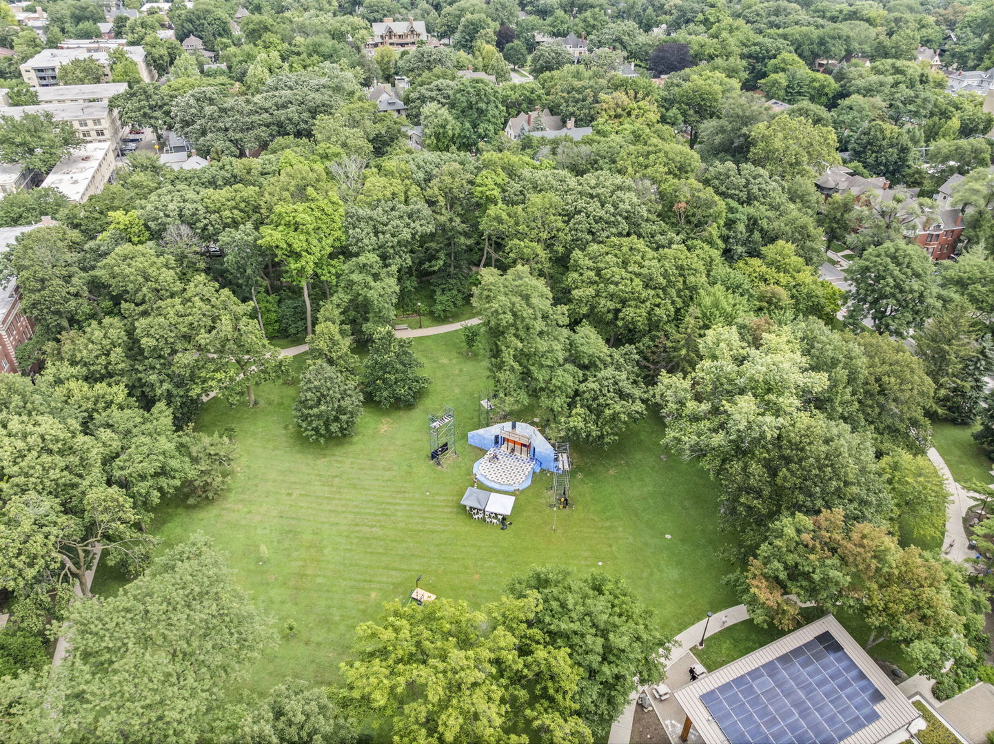 1036 Lake Street, Unit 4S Oak Park, IL 60301 - Photo 28 of 29 a backyard of a house with lots of green space