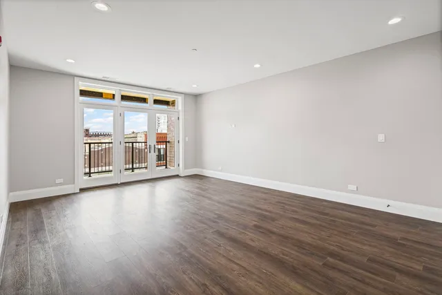 $4,300 | 1036 Lake Street, Unit 4S, Oak Park, IL 60301