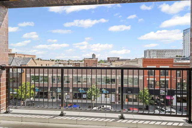 $4,300 | 1036 Lake Street, Unit 4S, Oak Park, IL 60301