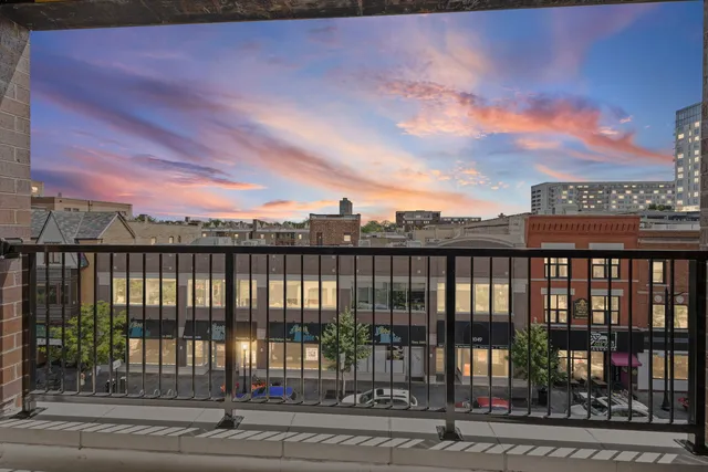 $4,300 | 1036 Lake Street, Unit 4S, Oak Park, IL 60301