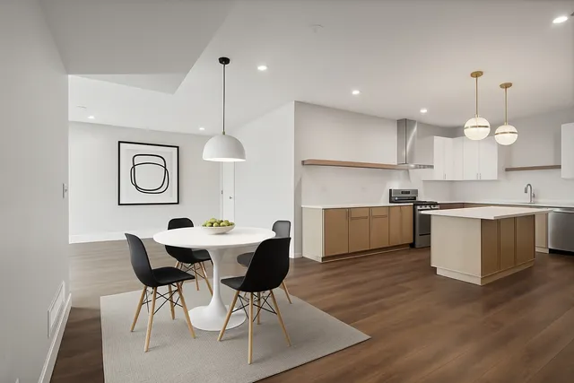 $4,300 | 1036 Lake Street, Unit 4S, Oak Park, IL 60301