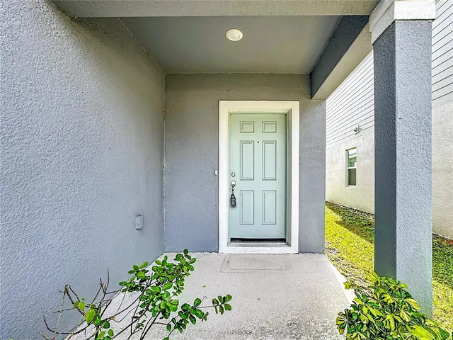 a view of entryway with interior