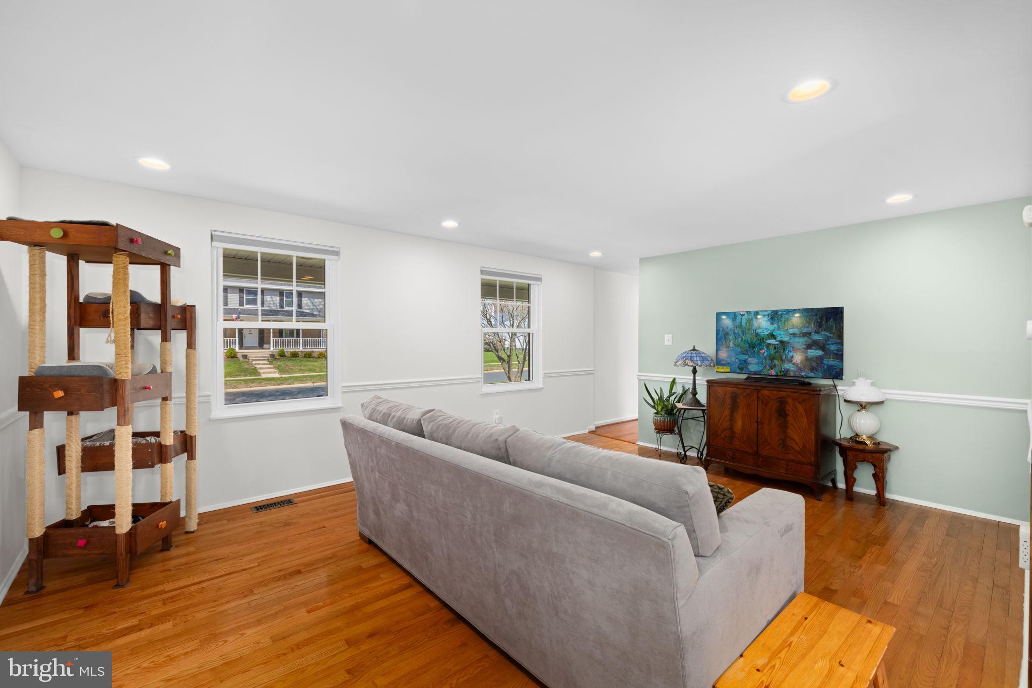 1421 Colesberg Street Silver Spring, MD 20905 - Photo 13 of 41 Living Room