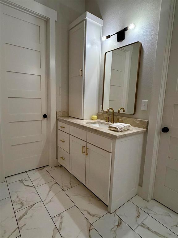 151 Gopher Road Weatherford, TX 76088 - Photo 11 of 22 a bathroom with a sink and a mirror