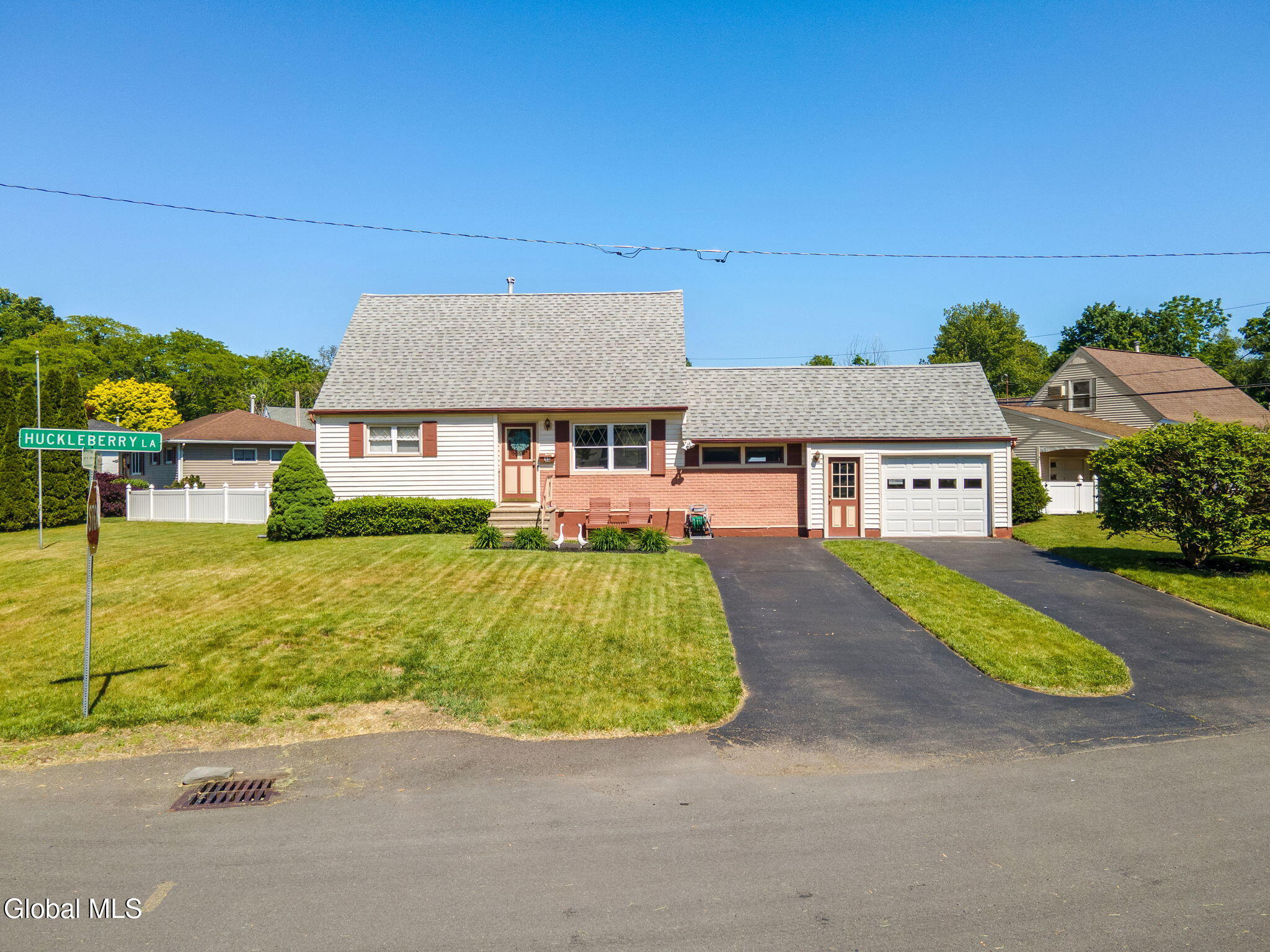 10 Tanglewood Road Colonie, NY 12205 - Photo 2 of 44 2-10TanglewoodRd_02