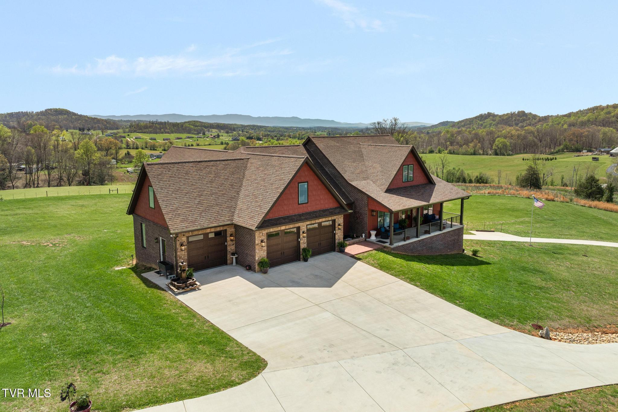 Panoramic Mountain Views