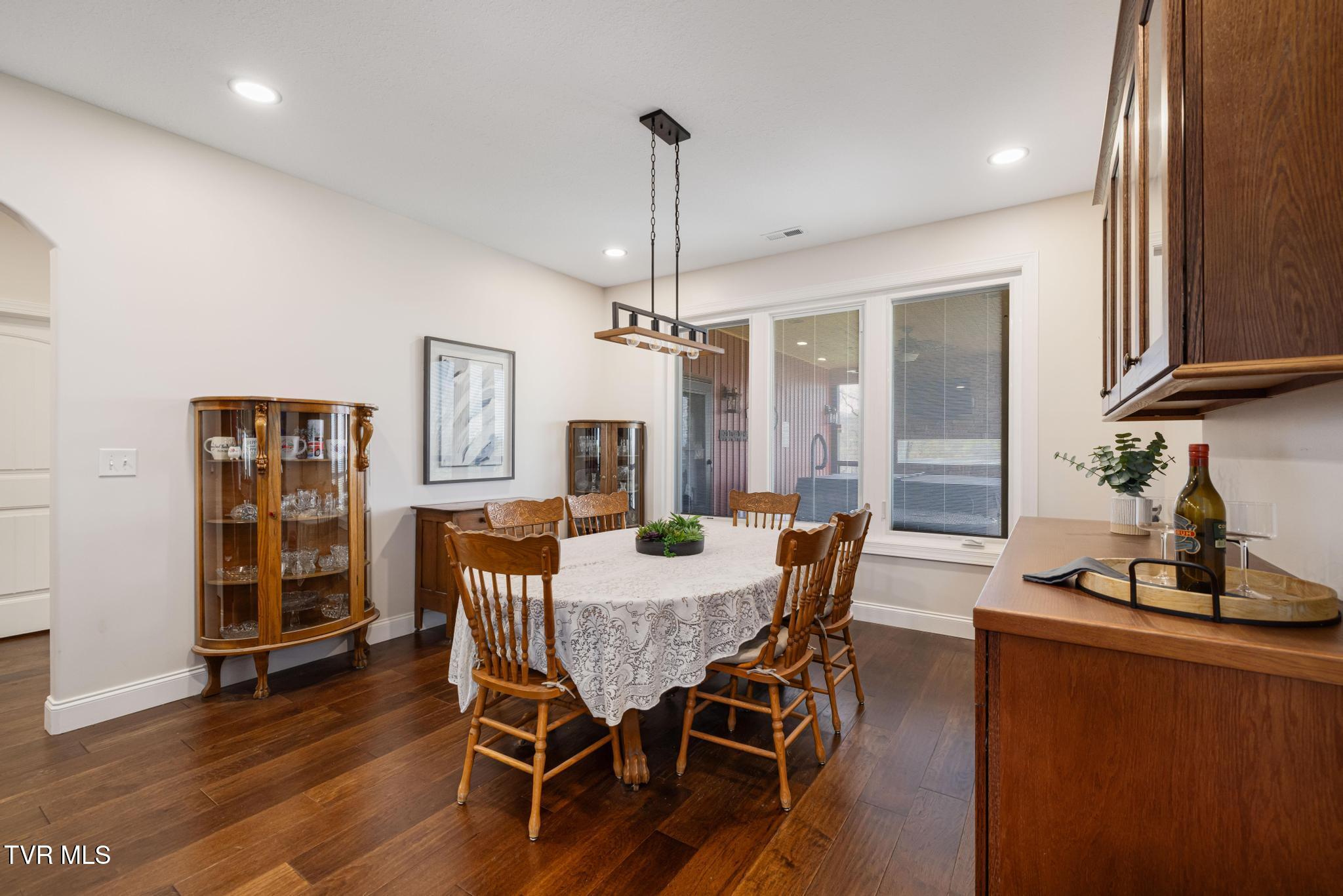 437 Dean Archer Road Jonesborough, TN 37659 - Photo 23 of 73 Breakfast Area