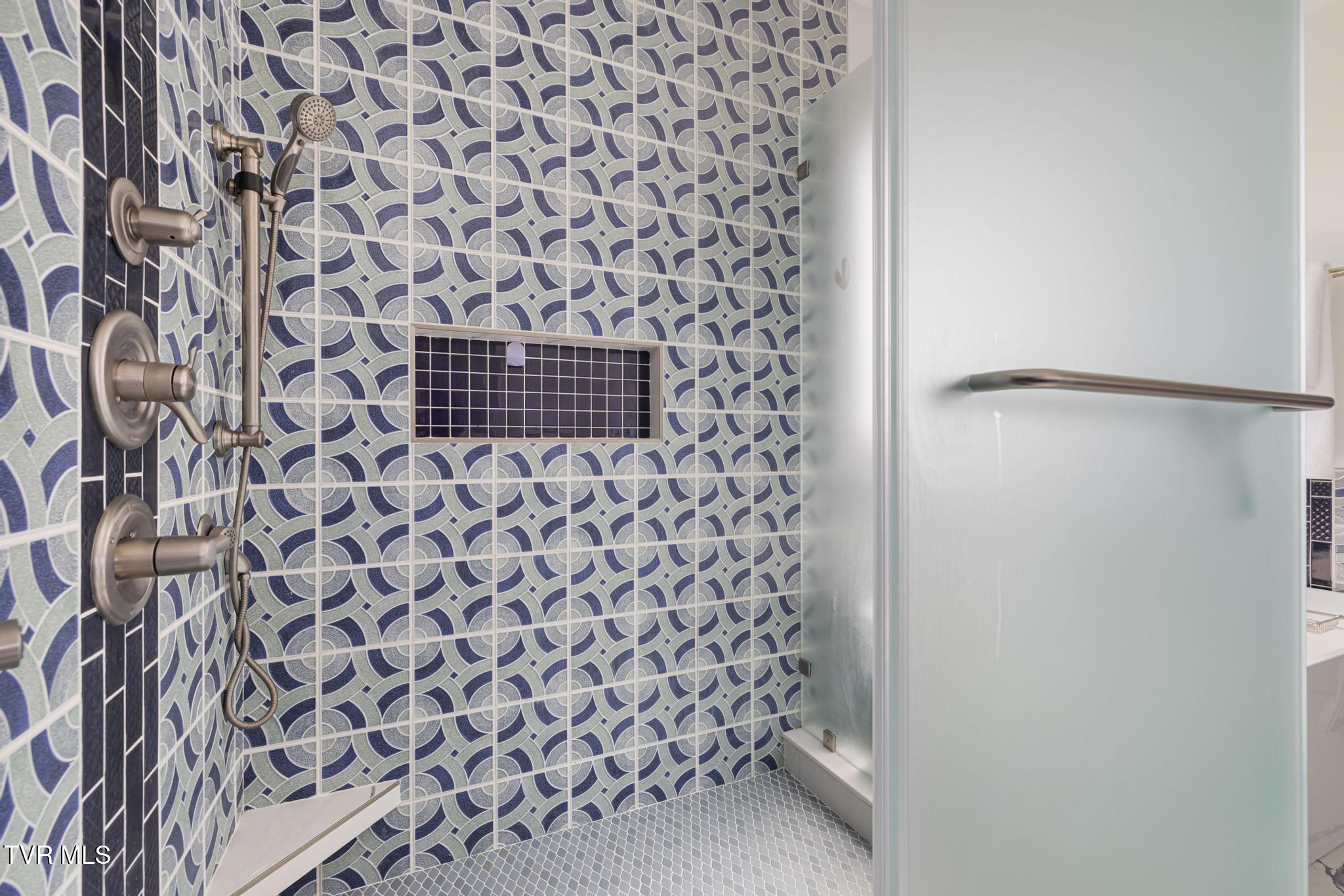 437 Dean Archer Road Jonesborough, TN 37659 - Photo 32 of 73 Primary Custom Shower