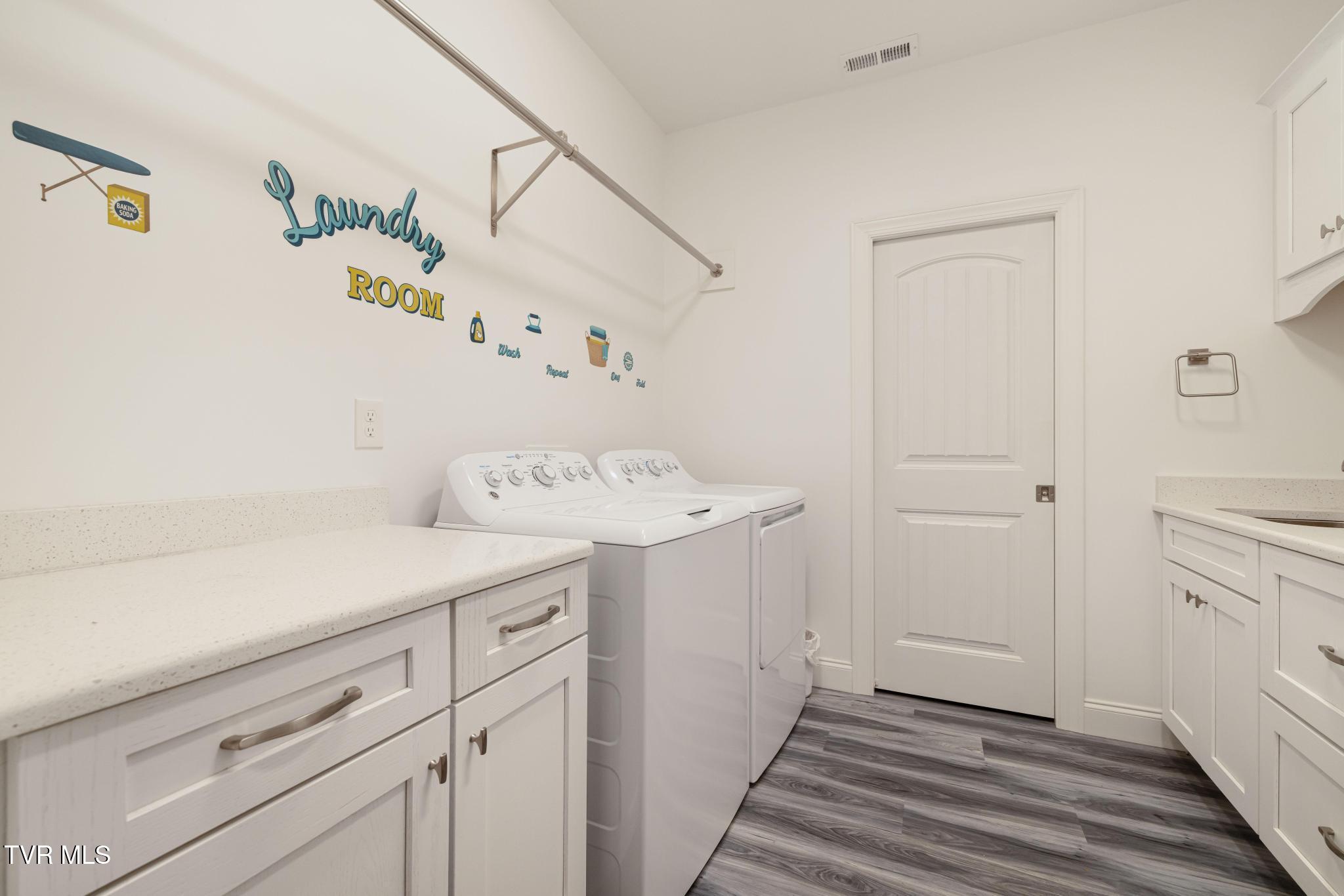 437 Dean Archer Road Jonesborough, TN 37659 - Photo 34 of 73 En Suite Laundry Room