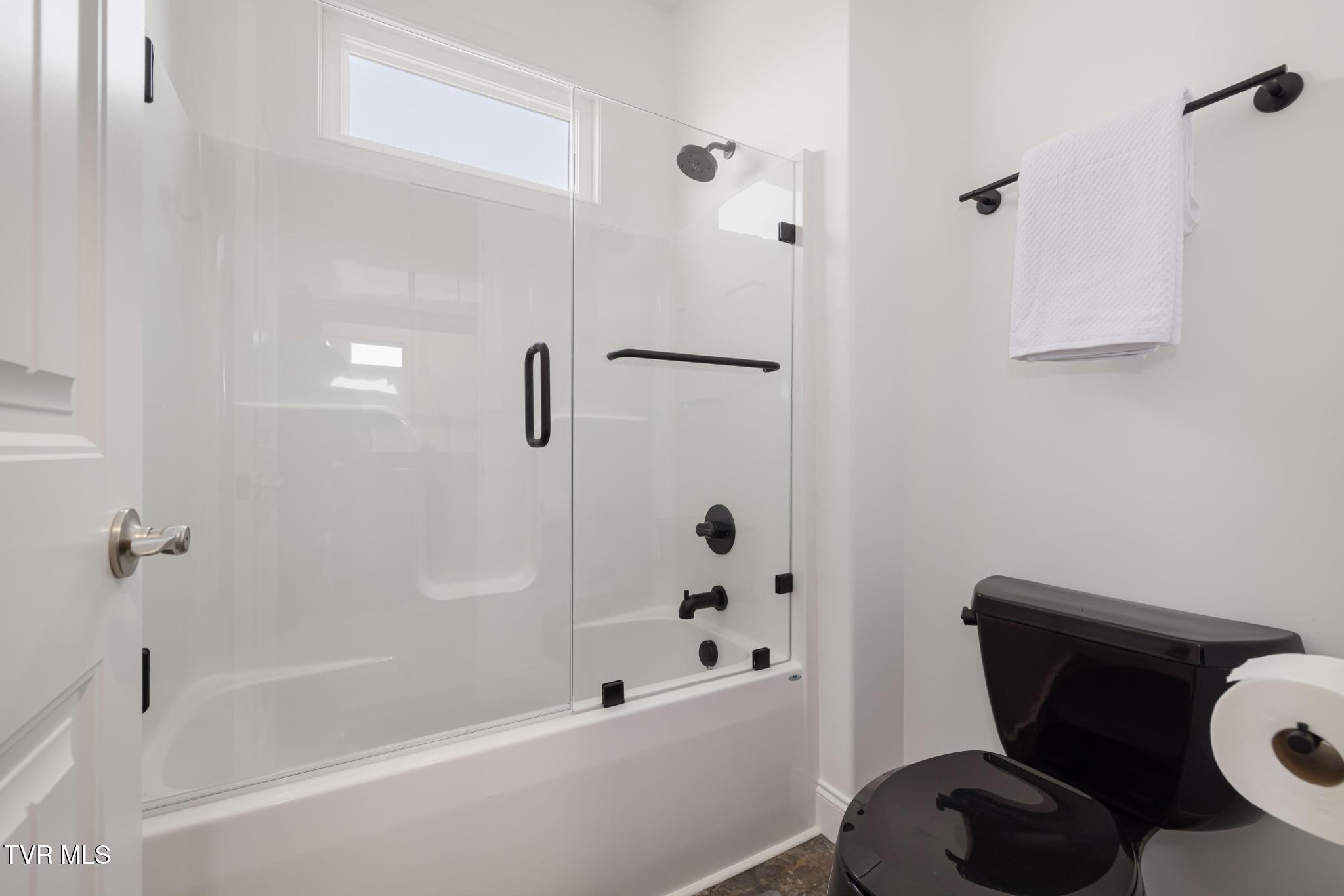 437 Dean Archer Road Jonesborough, TN 37659 - Photo 38 of 73 Bathroom 2