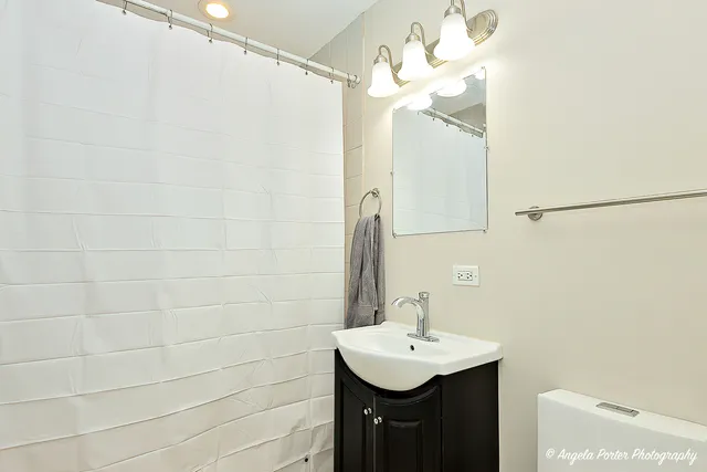 $179,900 | 1616 North 40th Avenue, Stone Park, IL 60165