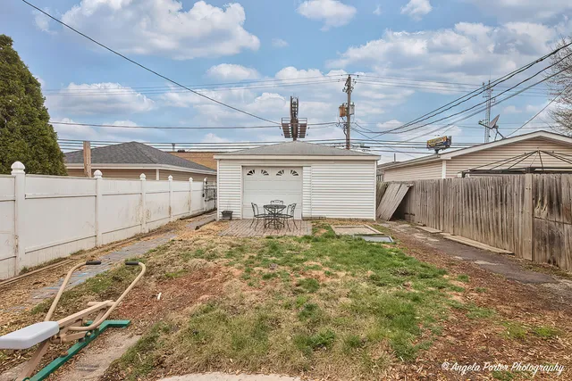 $179,900 | 1616 North 40th Avenue, Stone Park, IL 60165