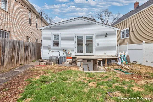 $179,900 | 1616 North 40th Avenue, Stone Park, IL 60165