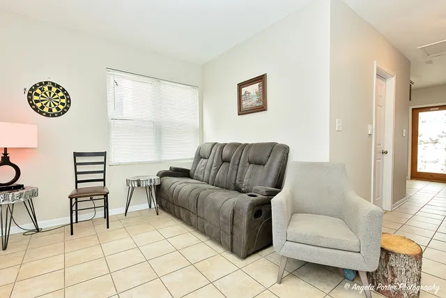 $179,900 | 1616 North 40th Avenue, Stone Park, IL 60165