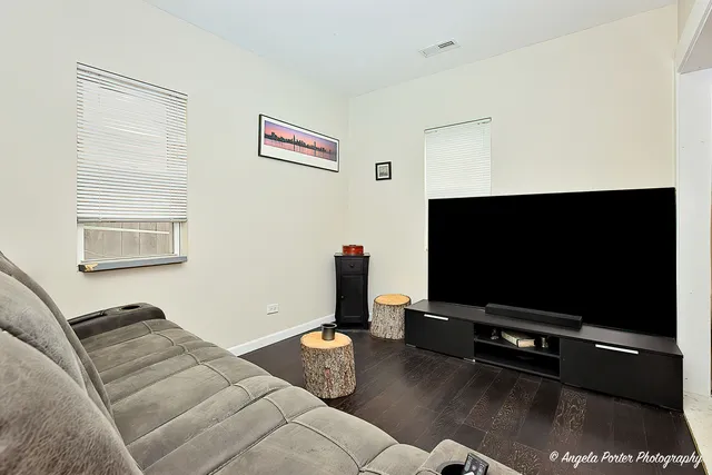 $179,900 | 1616 North 40th Avenue, Stone Park, IL 60165