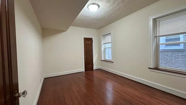 $2,800 | 5530 North Artesian Avenue, Unit 3, Chicago, IL 60625