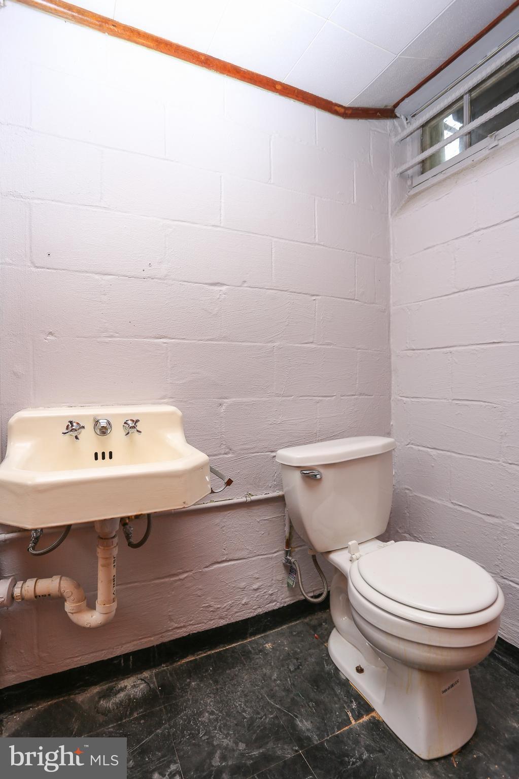 610 Braeside Road Baltimore, MD 21229 - Photo 22 of 30 Half Bath