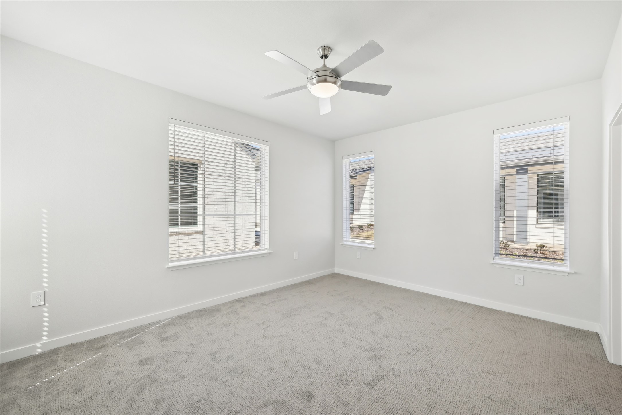 3651-413 South Custer Road McKinney, TX 75070 - Photo 18 of 31 an empty room with windows and fan