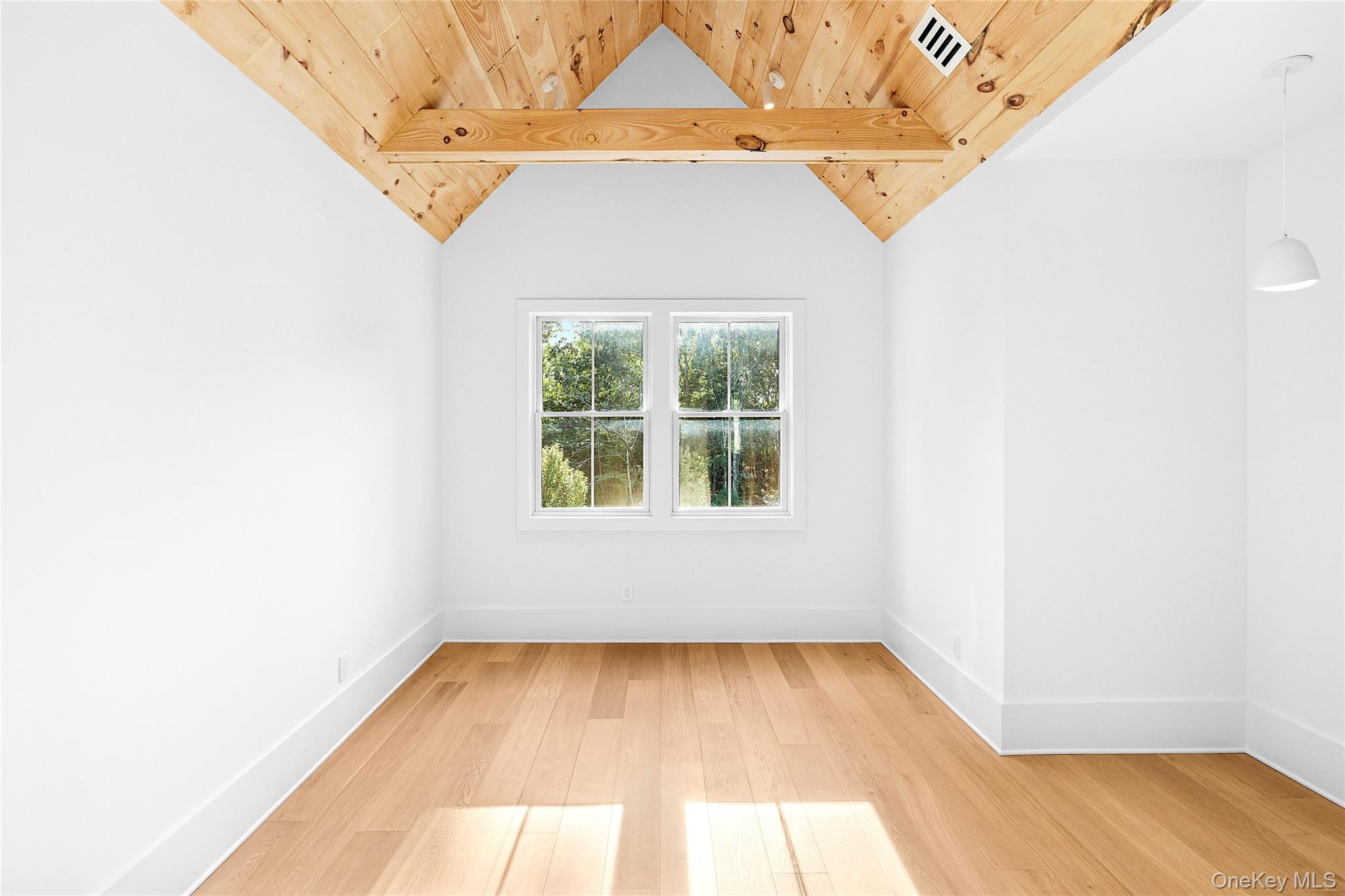 5697 Westphalia Road Mattituck, NY 11952 - Photo 22 of 28 an empty room with a window