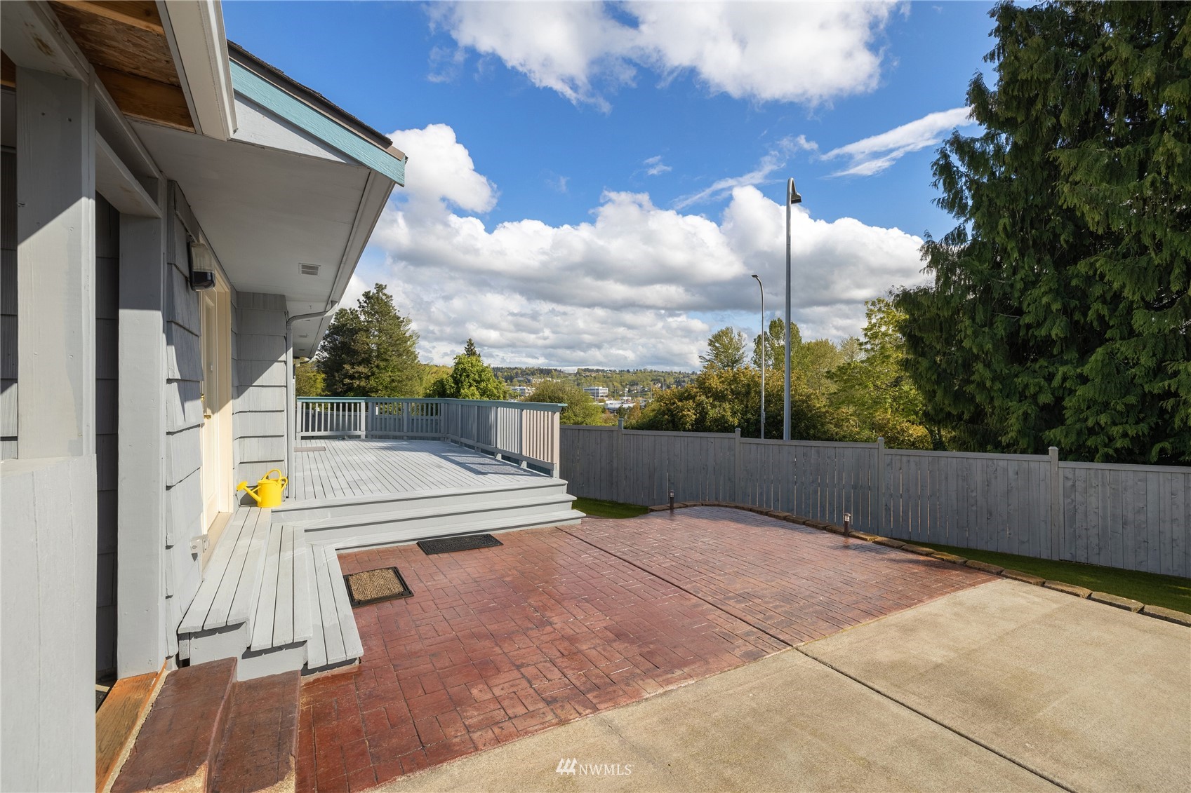 420 Southwest Sunset Boulevard Renton, WA 98057 - Photo 29 of 36 a view of balcony with furniture