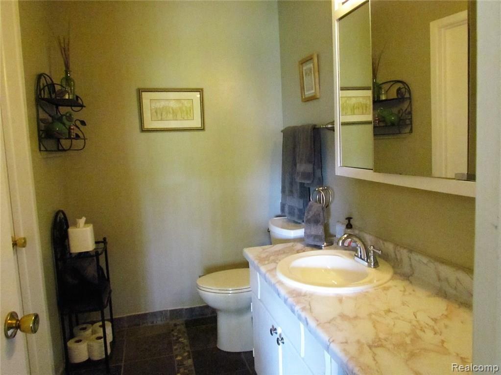 1536 Hidden Valley Lane Rochester, MI 48306 - Photo 8 of 22 IMG_1089.JPG