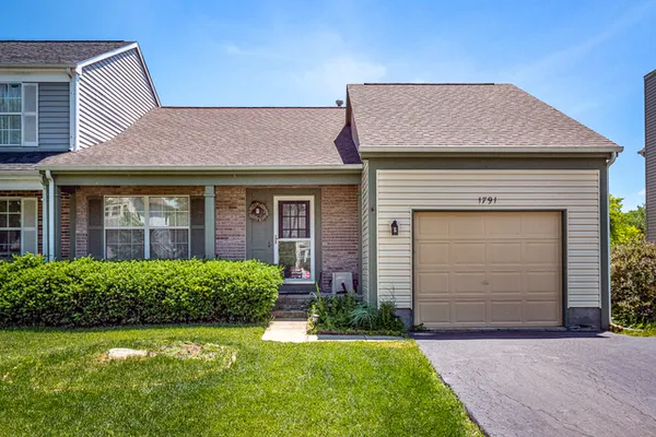 $369,000 | 1791 Barnhill Drive, Mundelein, IL 60060