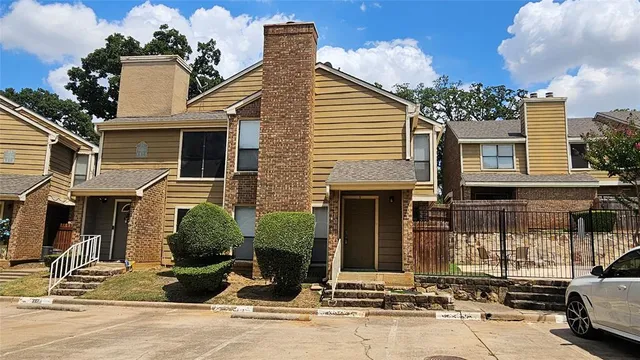 $165,000 | 2117 Park Willow Lane, Unit C, Arlington, TX 76011